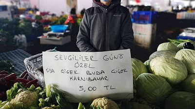 Sevgililer Günü için 'o da çiçek, bu da çiçek' diyerek, karnabaharda indirim yaptı