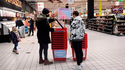 Macaristan'da süpermarketten Sevgililer Günü öncesinde 'bekarlar için sepet'