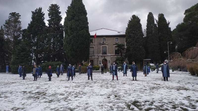 Boğaziçi Üniversitesi akademisyenleri soğuk havaya rağmen eylemlerine devam etti