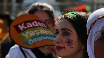 Adana'da valilik 8 Mart mitingine LGBTİ+lar ve Boğaziçililerle ilgili pankart yasağı şartıyla izin verdi