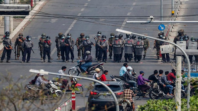 Myanmar'da cunta, Hindistan'a kaçan polislerin iadesini istedi