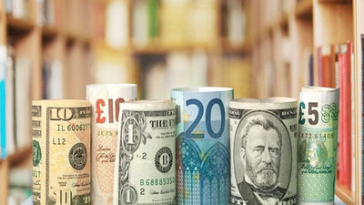 TL'de kayıp yüzde 2'ye ulaştı, dolar 7.70'e çıktı: Türkiye'nin risk primi 2021 yılının zirvesinde