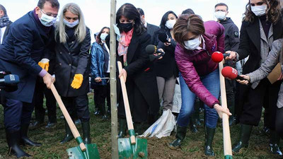 Pervin Buldan, Dilek İmamoğlu ve eşinin daveti üzerine açılışa katıldı