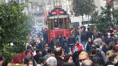 İstiklal Caddesi yoğunluk nedeniyle kapatıldı