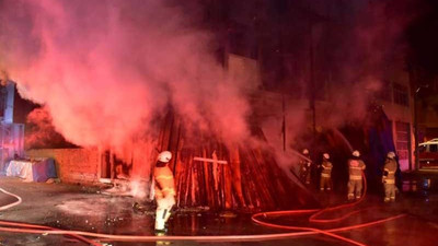 İzmir'de marangoz atölyesinde yangın