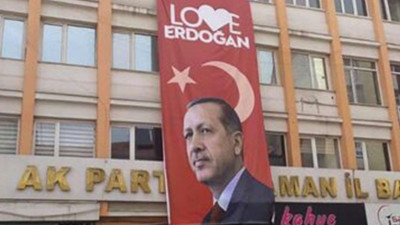 CHP’nin şikayeti üzerine 'Love Erdoğan’ afişi de indirildi