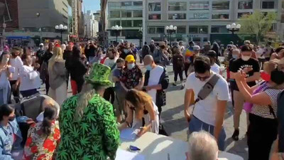 Aşı olanlara bedava marijuana dağıtıldı