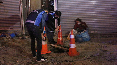 Beyoğlu'nda bir evsiz açık bırakılan kanalizasyon çukuruna düştü