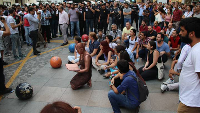 İstanbul'daki Nuriye-Semih eyleminde çok sayıda gözaltı