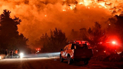 Yunanistan'da orman yangını: Çok sayıda ev ve manastır hasar gördü