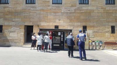 Anıtkabir'de yiyecek otomatına tepki: Yuh artık