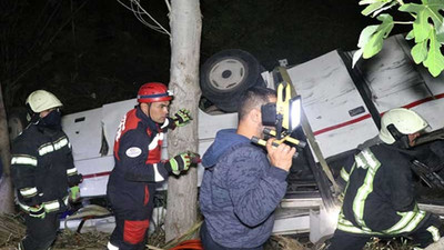 Midibüs ve otomobil kazadan sonra şarampole yuvarlandı: 3 ölü, 5 yaralı