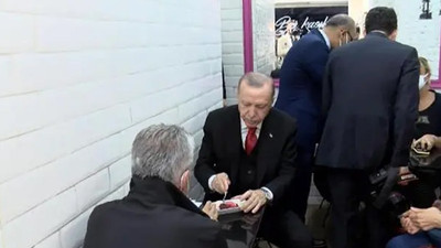 Erdoğan'ın korumasından 'bacak' uyarısı