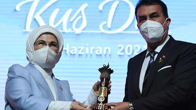 Sahte UNESCO ödüllü AKP'li Başkan Dündar'a Emine Erdoğan'dan ödül