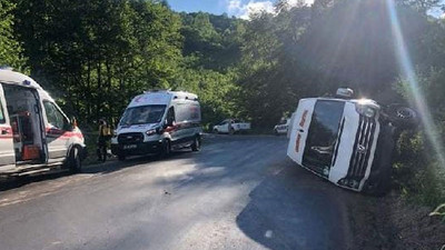 Ordu'da geziden dönenleri taşıyan minibüs devrildi: 1'i ağır, 15 kişi yaralandı