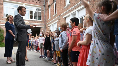 İlkokul öğrencisinden Macron'a: Yediğin tokat nasıldı?