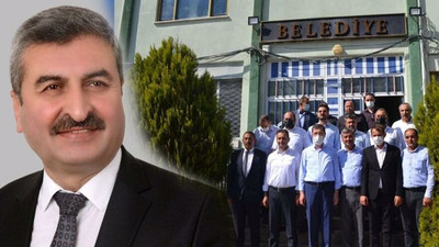 AKP’li belediye başkanı, geleceğini bildiği parti heyetini karşılamayarak belediye binasına 'kilit vurdu'