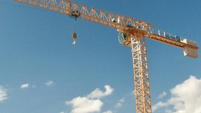 Vinçten düşen malzemenin altında kalan işçi yaşamını yitirdi