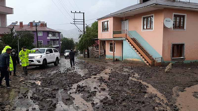 Giresun'da sağanak: Dere taştı, yollar çamurla kaplandı