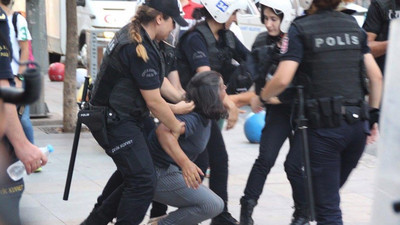 Polis Gülsüm Elvan'ın kolunu kırdı