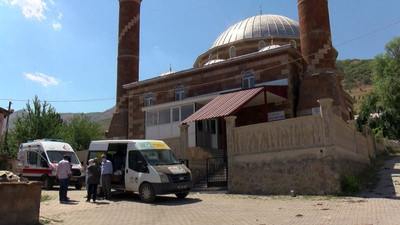 Sağlıkçılar, aşılamanın düşük olduğu kentte camiden Türkçe ve Kürtçe anonsla halkı aşıya çağırdı