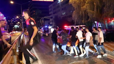 İzmir'de 'omuz atma' kavgası: 1 ölü, 3 yaralı