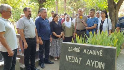 1991 yılında JİTEM tarafından kaçırıldıktan sonra katledilen Vedat Aydın'ın mezarı başında anma