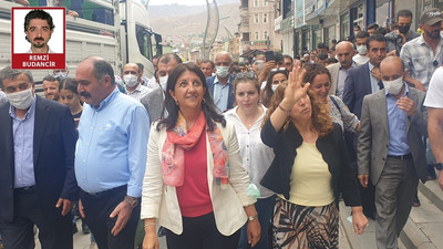 Pervin Buldan, polis engeline rağmen Hakkari'de esnaf ziyaretinde bulundu