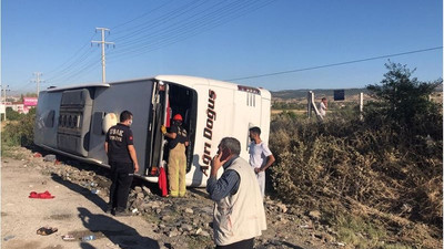 Uşak'ta yolcu otobüsü devrildi: 30 yaralı