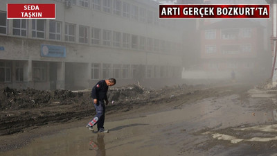 Çocuğunun selden kurtarılışını televizyondan izledi