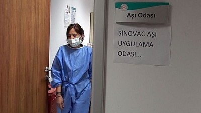 Bilim Kurulu üyesi: İki doz Sinovac aşılı yoğun bakım hastalarımız artıyor