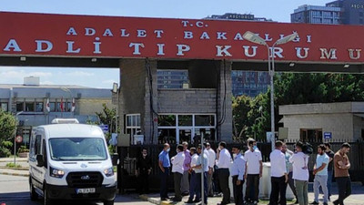 Sokakta çıkan çatışmada balkonda oturan kadın vurularak hayatını kaybetti