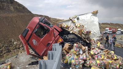 İki tır çarpıştı: 1 kişi hayatını kaybetti