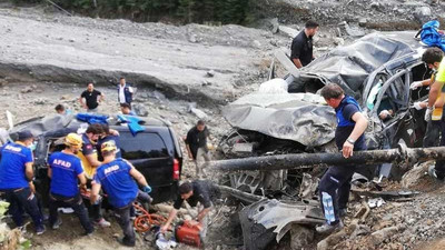 Bakanlık görevlileri uçurumdan düştü: 1'i ağır 3 yaralı