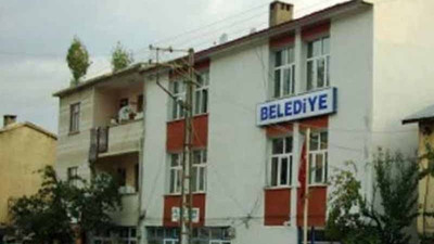 Görevden alınan AKP’li Başkan yerine seçilen kişiye ikinci kez saldırdı