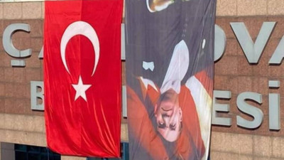 Atatürk'ün resmi ters asıldı