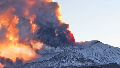 Etna Yanardağı yeniden faaliyete geçti