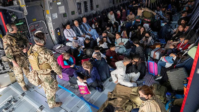 ABD, fon verdiği yüzlerce gazeteciyi Afganistan'da bıraktı