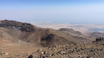 Süphan Dağı'ndaki krater gölleri kurudu