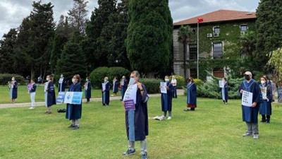 Boğaziçi'nde akademisyenler 166'ncı kez sırtlarını rektörlük binasına döndü