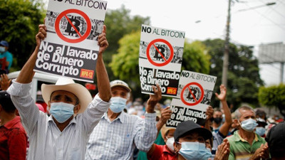 El Salvador'da binlerce kişi Bitcoin'i protesto etti