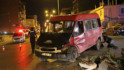 Minibüsle otobüs çarpıştı: 7 yaralı