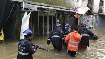 Hong Kong'taki Nida tayfunu hayatı felç etti