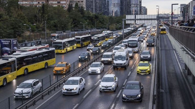 İstanbul'da sağanağın etkisiyle trafik yoğunluğu arttı