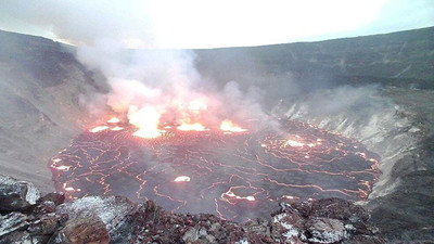 Dünyanın en aktif yanardağlarından biri olan Kilauea faaliyete geçti