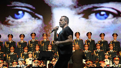 Haluk Levent, Rus Kızılordu Korosu ile konser verdi