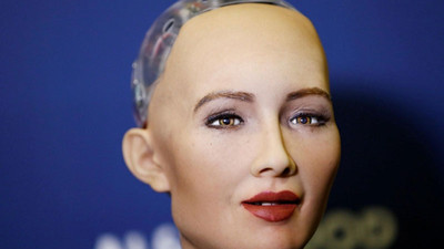 Robot Sophia, anne olmak istediğini söyledi