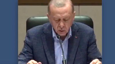 Erdoğan'ın prompterdan sonra soruları kağıda bakarak cevaplaması gündem oldu