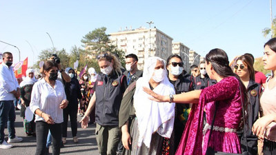 Yazmasına el konulan Barış Annesi: Kürtlerin renklerine tahammül edemiyorlar