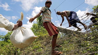 Arakanlı Müslümanlar Myanmar'dan kaçıyor